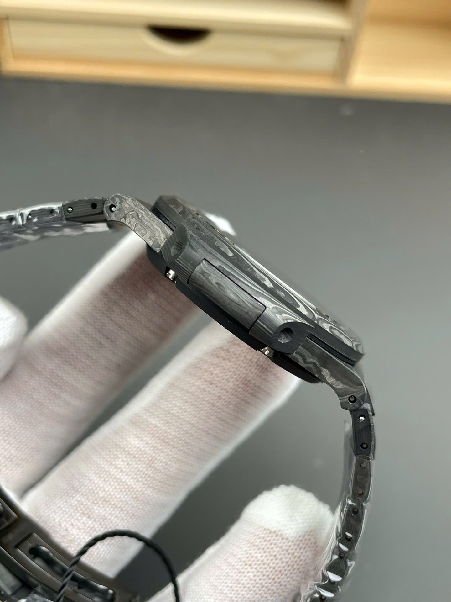 Patek Philippe Watch Natilus 5711 DIW Carbon Ultra Light Swis Movement 40mm - Image 4