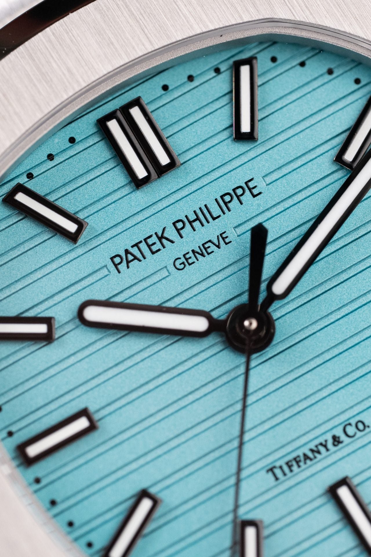 Patek Philippe Nautilus 5711 Tiffany Dial Metal Wire Watch 40mm - Image 4