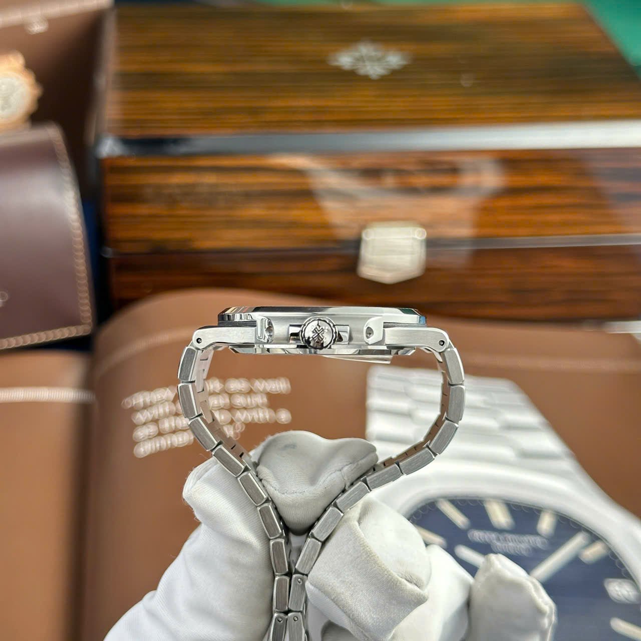 Patek Philippe Nautilus 5711 Watch Refined Full Options Like Auth 40mm - Image 9