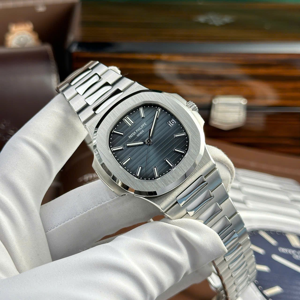 Patek Philippe Nautilus 5711 Watch Refined Full Options Like Auth 40mm - Image 3