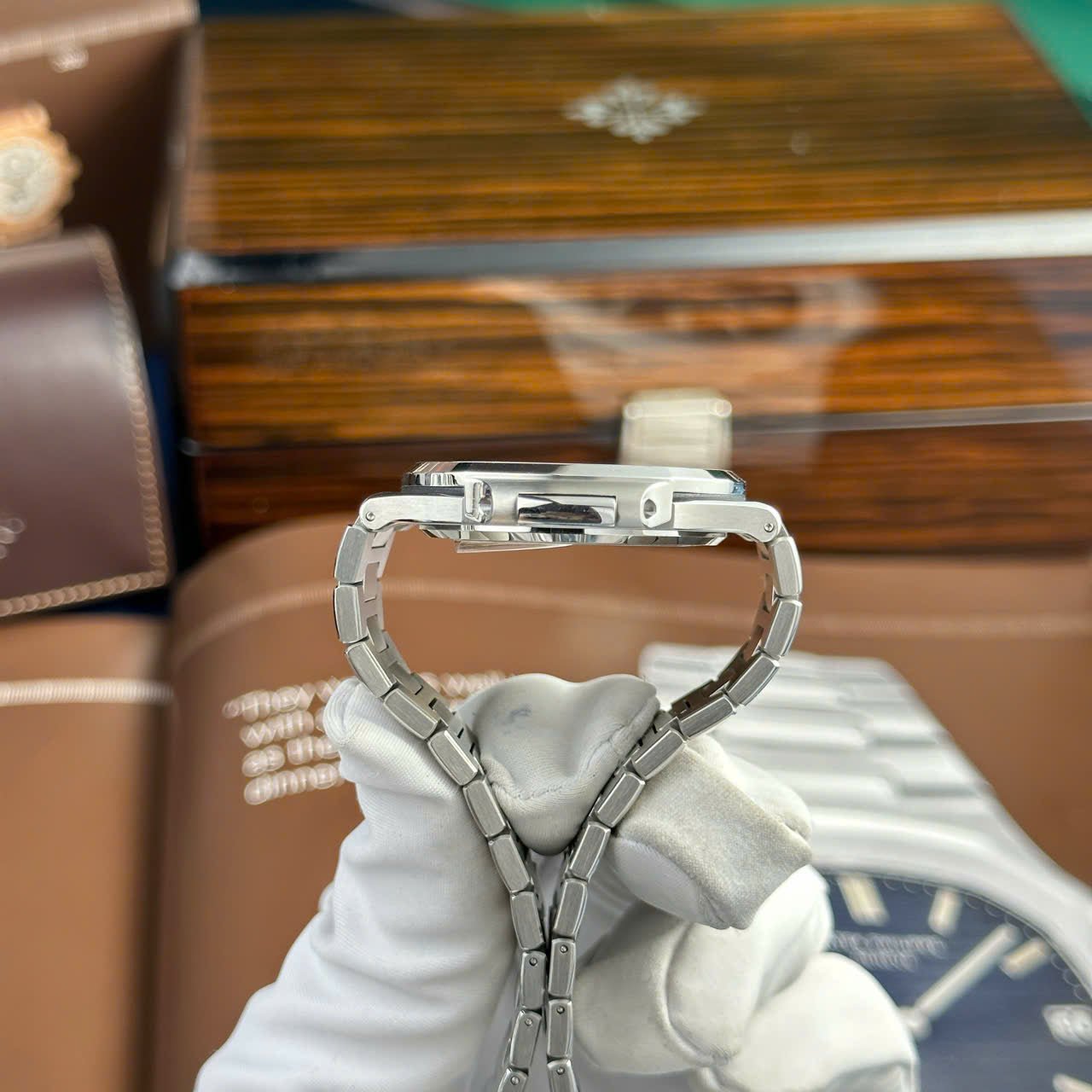 Patek Philippe Nautilus 5711 Watch Refined Full Options Like Auth 40mm - Image 8