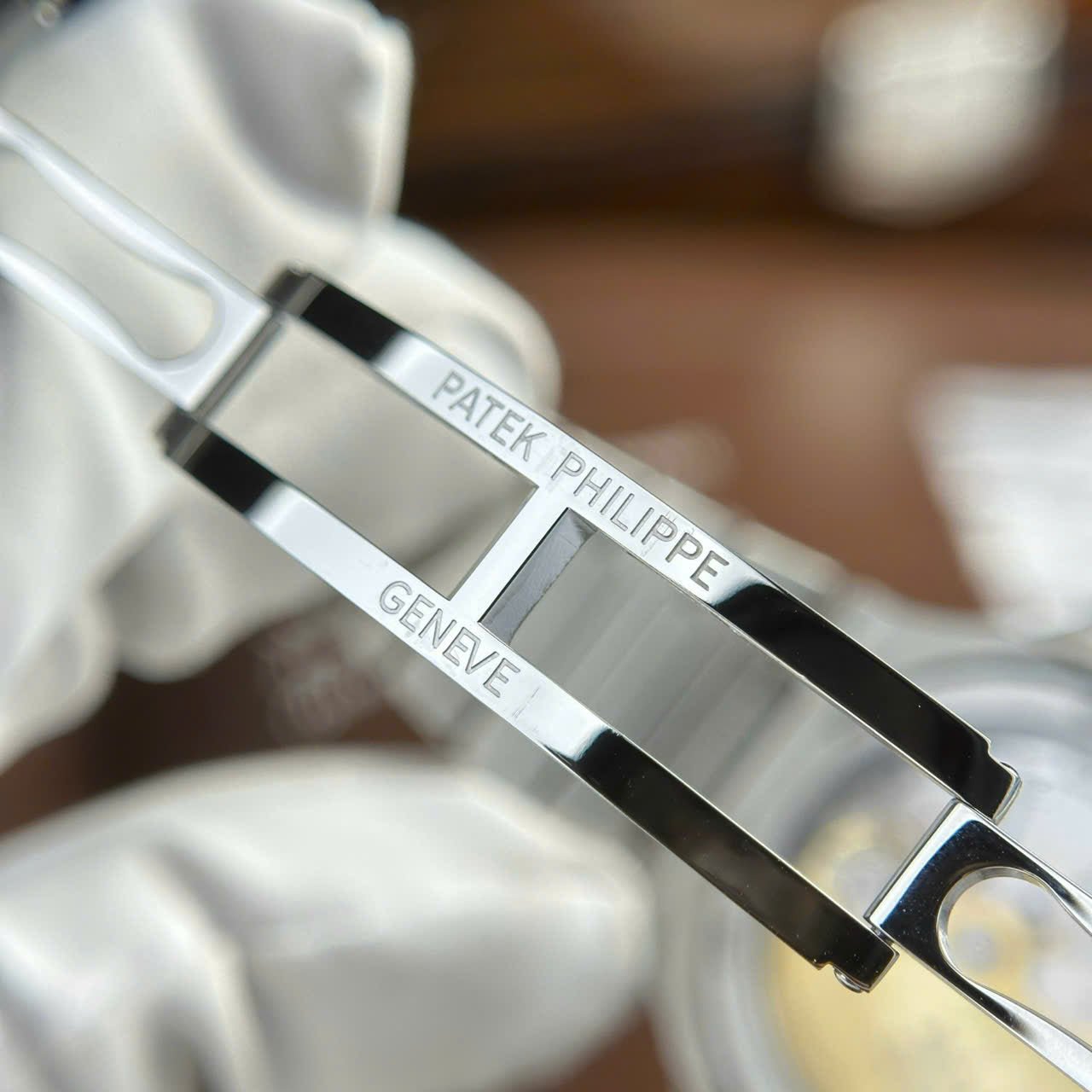 Patek Philippe Nautilus 5711 Watch Refined Full Options Like Auth 40mm - Image 15