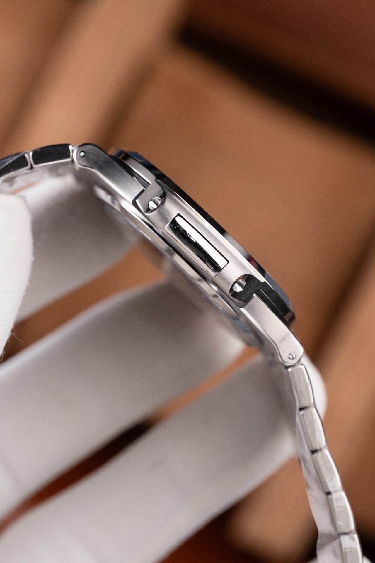 Patek Philippe Nautilus 5711 Watch Blue Dial Metal Wire 40mm - Image 10