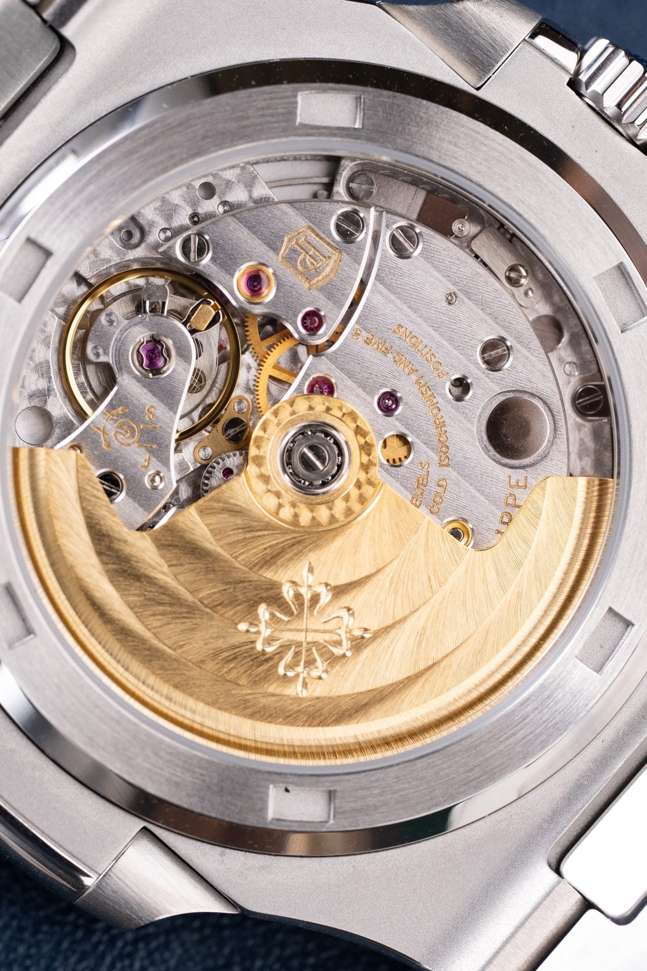 Patek Philippe Nautilus 5711 Watch Blue Dial Metal Wire 40mm - Image 12