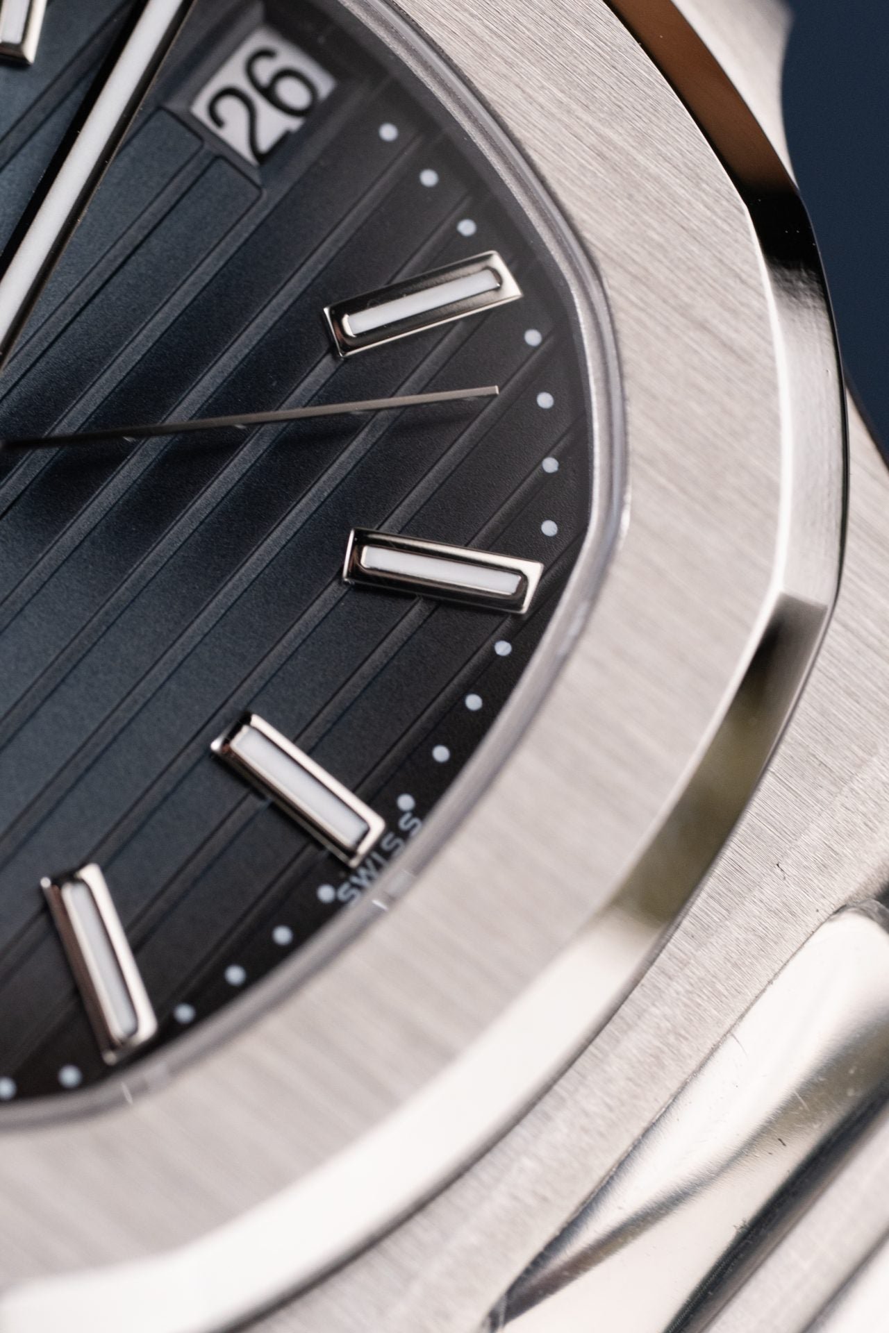 Patek Philippe Nautilus 5711 Watch Blue Dial Metal Wire 40mm - Image 7