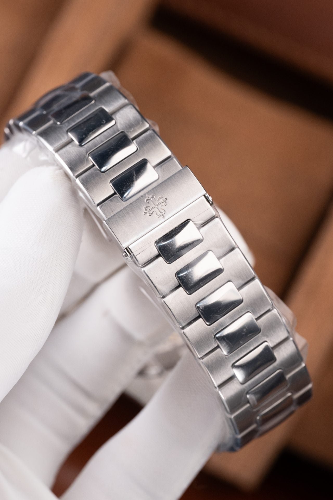 Patek Philippe Nautilus 5711 Watch Blue Dial Metal Wire 40mm - Image 14