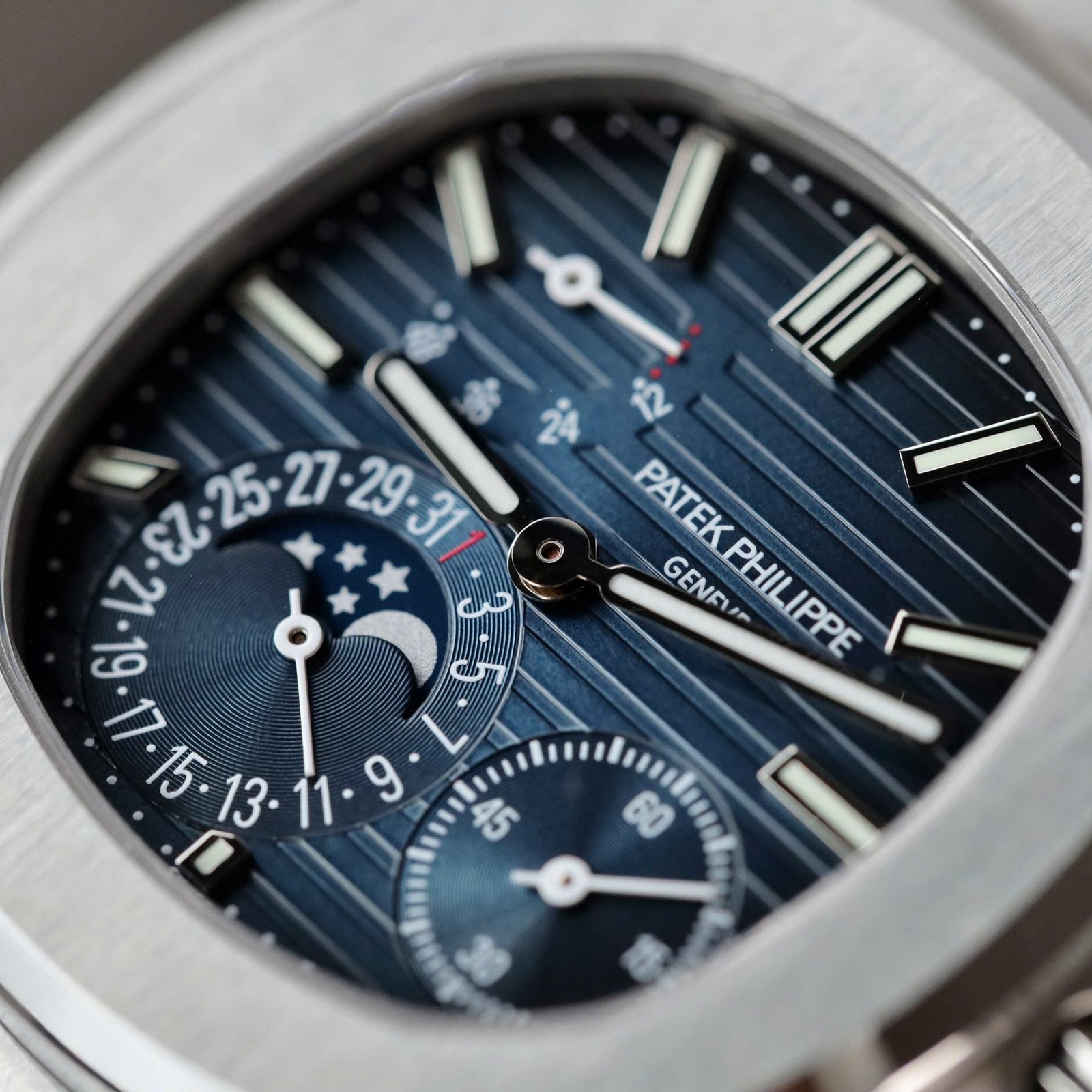 Patek Philippe Nautilus 5712 Watch Blue Dial Engraving Machine 40mm - Image 4