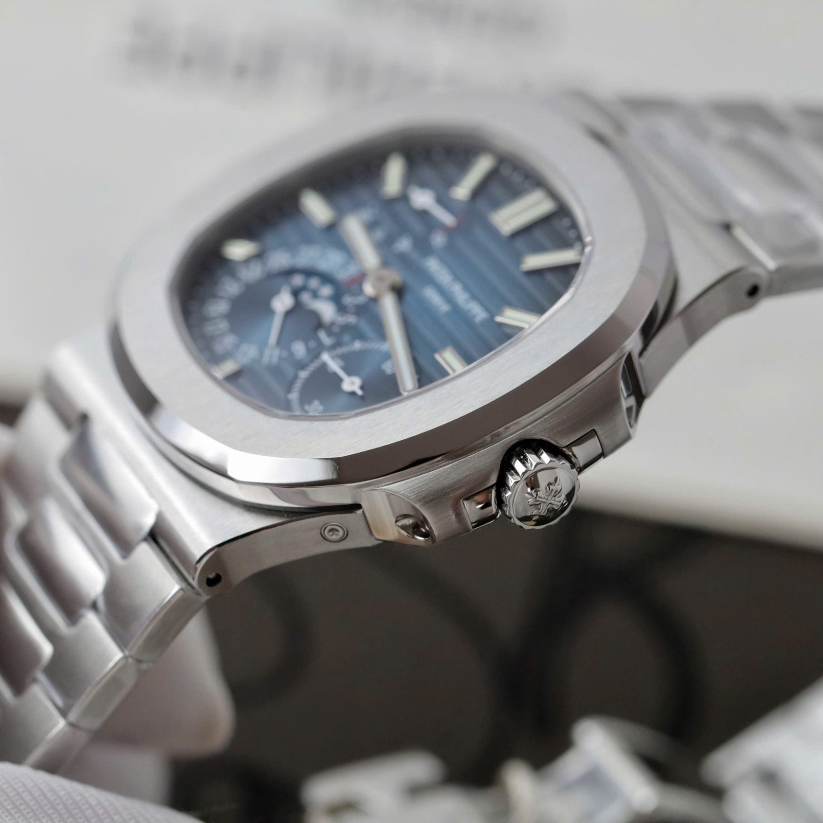 Patek Philippe Nautilus 5712 Watch Blue Dial Engraving Machine 40mm - Image 7