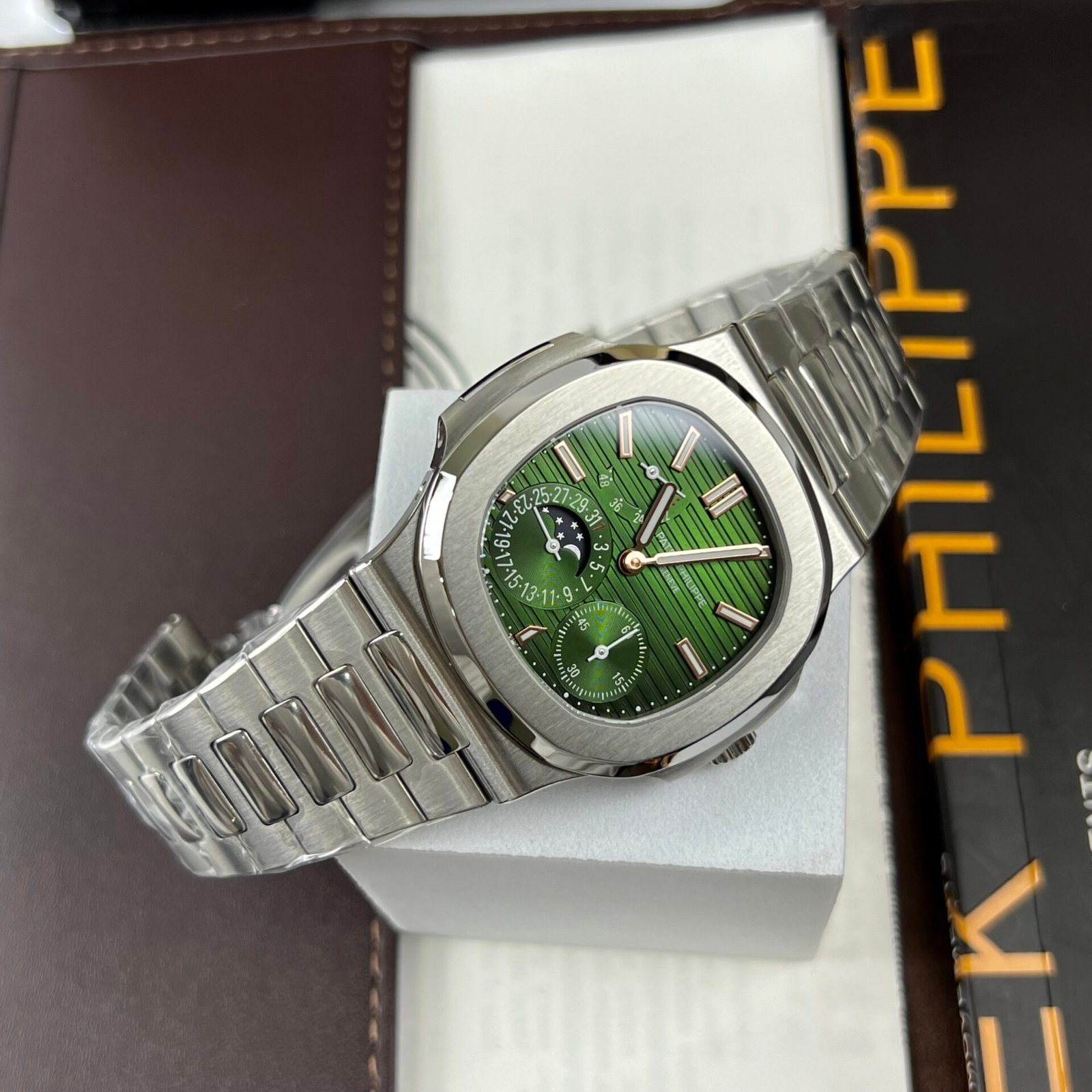 Patek Philippe Nautilus 5712 Watch Green Dial 40mm