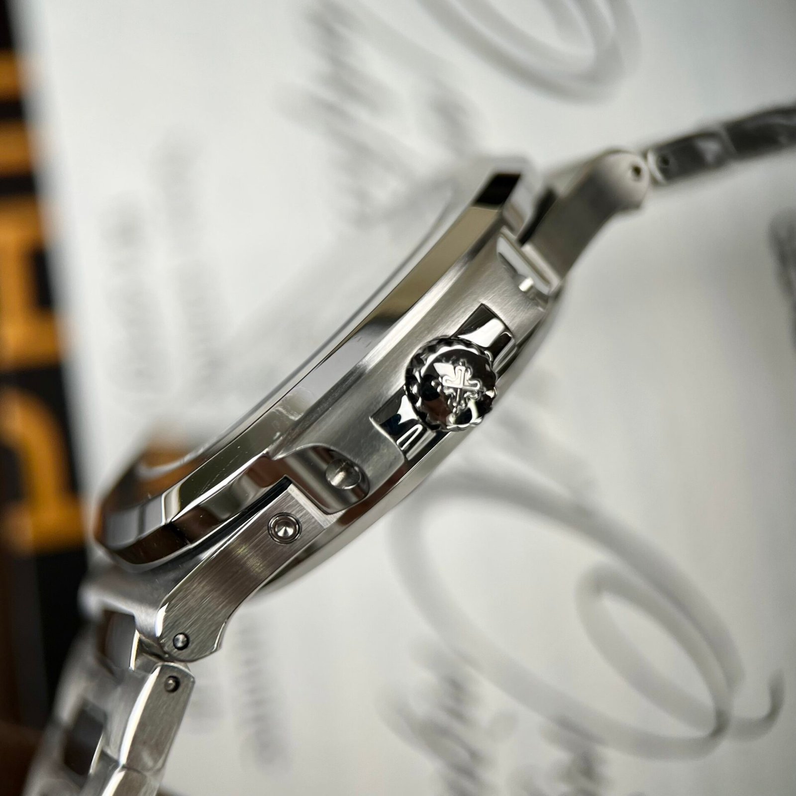 Patek Philippe Nautilus 5712 Watch Green Dial 40mm - Image 8