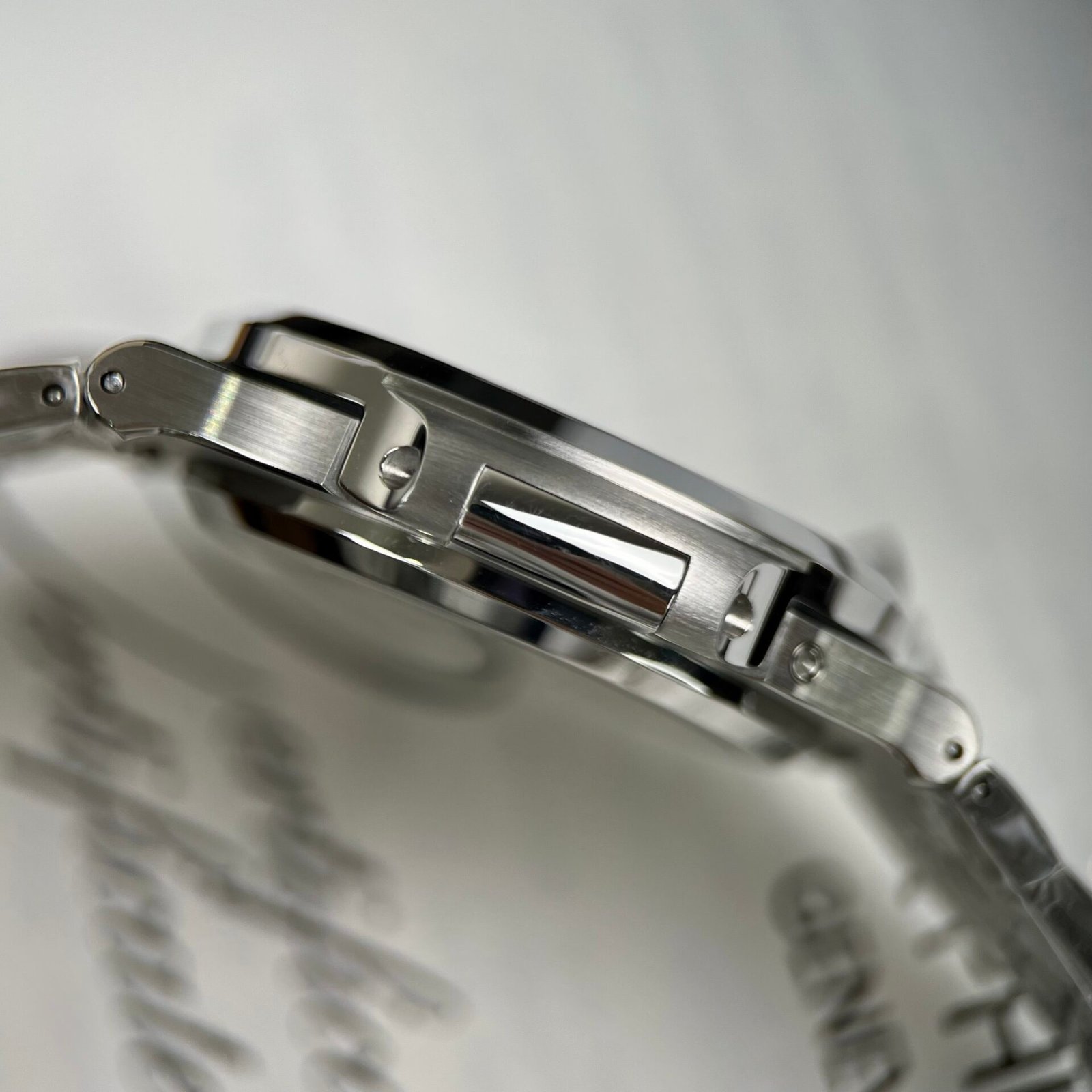 Patek Philippe Nautilus 5712 Watch Green Dial 40mm - Image 7