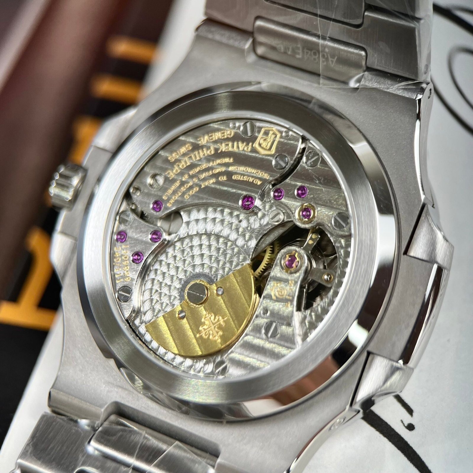 Patek Philippe Nautilus 5712 Watch Green Dial 40mm - Image 6