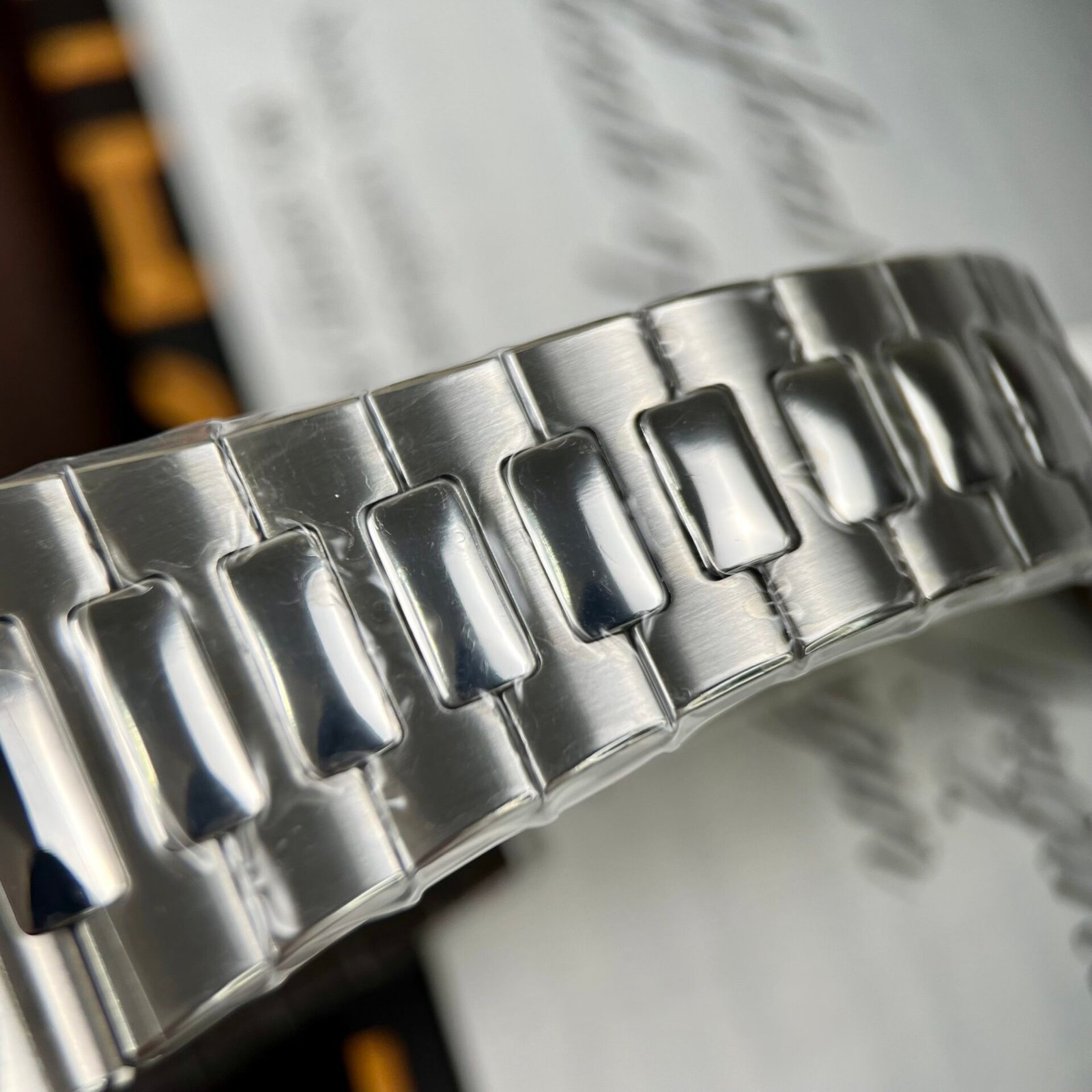 Patek Philippe Nautilus 5712 Watch Green Dial 40mm - Image 5