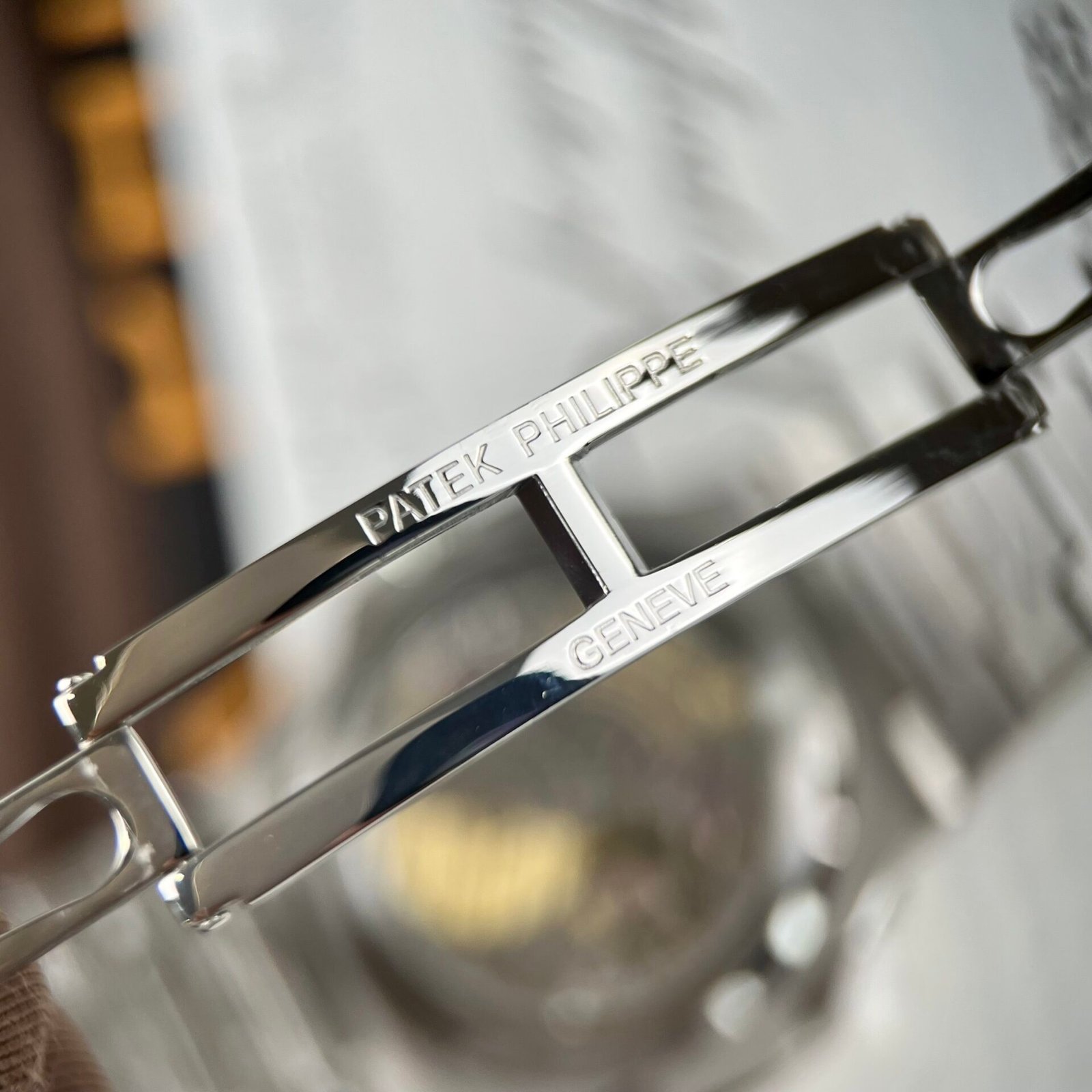 Patek Philippe Nautilus 5712 Watch Green Dial 40mm - Image 4