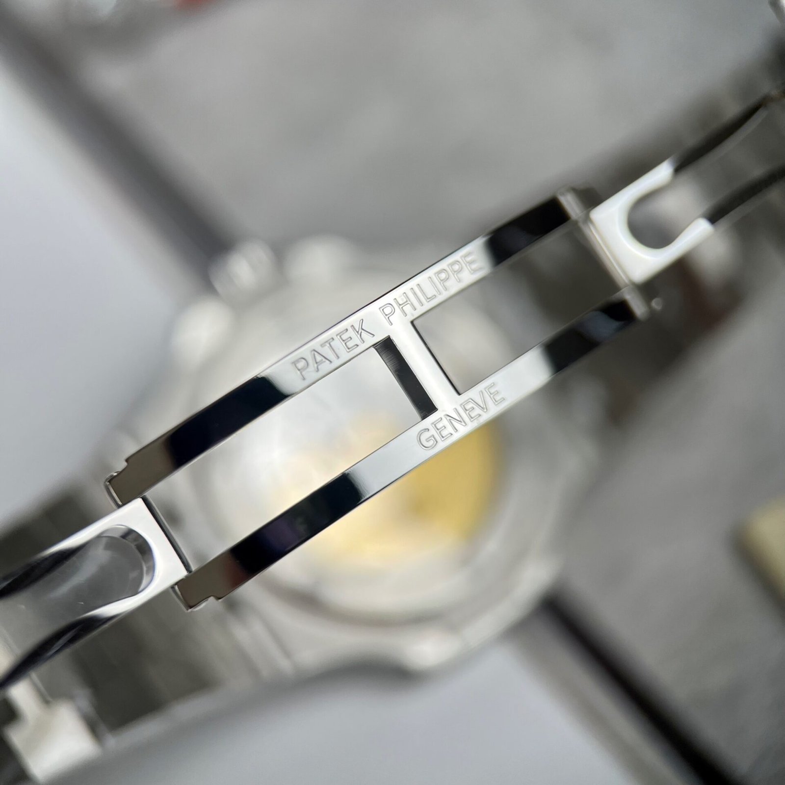 Patek Philippe Watch Nautilus 5723 Green Dial 40mm - Image 6