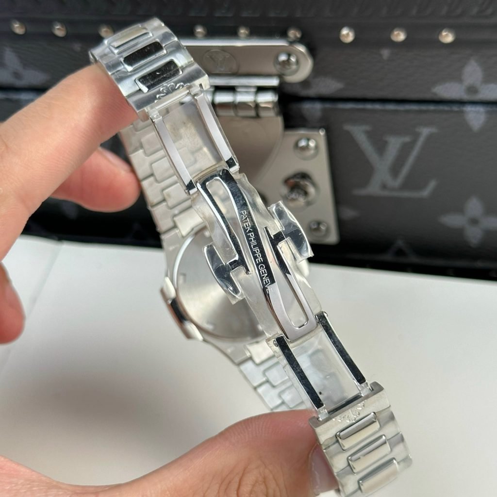 Patek Philippe Watch Nautilus 7010 Womens White Dial 32mm - Image 8