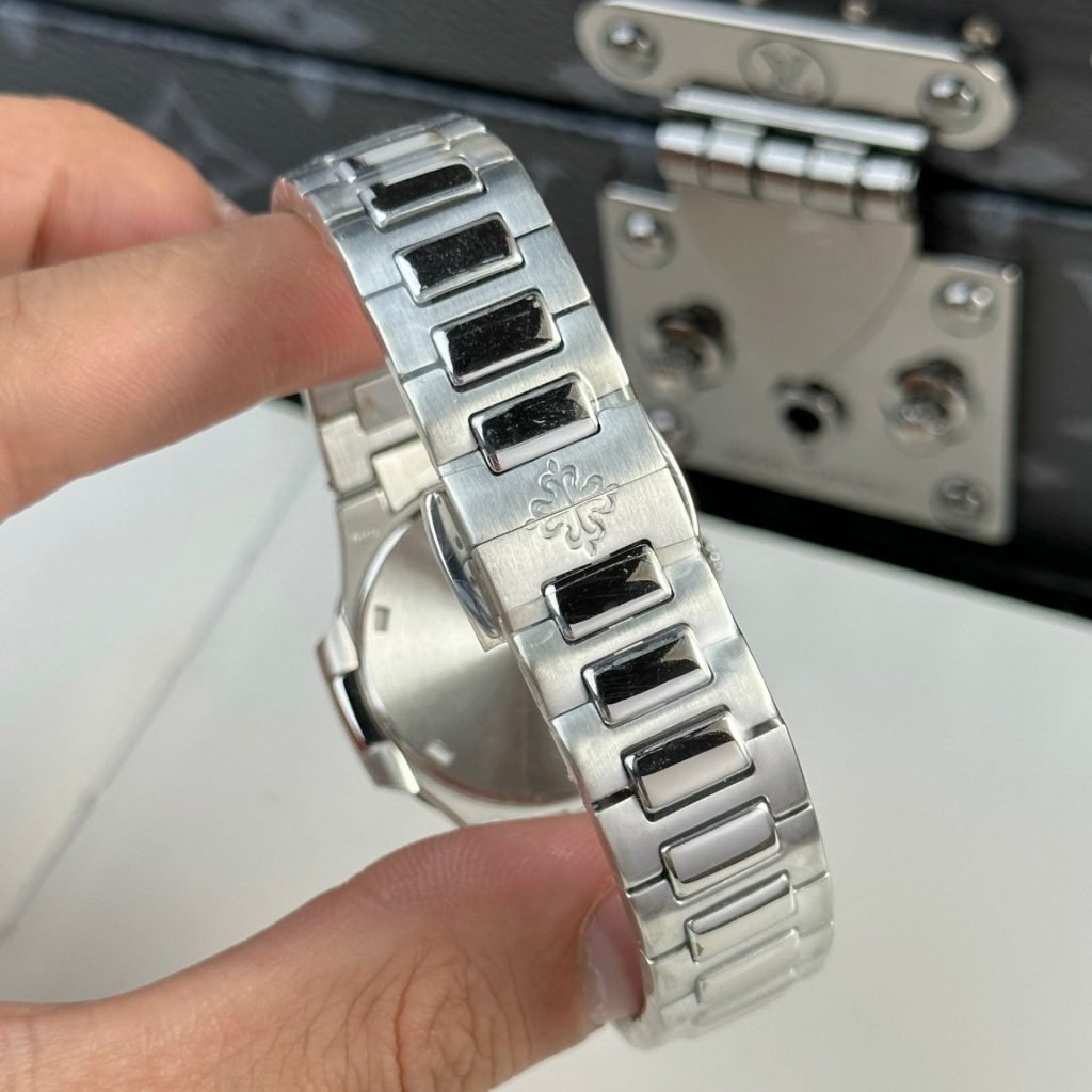 Patek Philippe Watch Nautilus 7010 Womens White Dial 32mm - Image 9