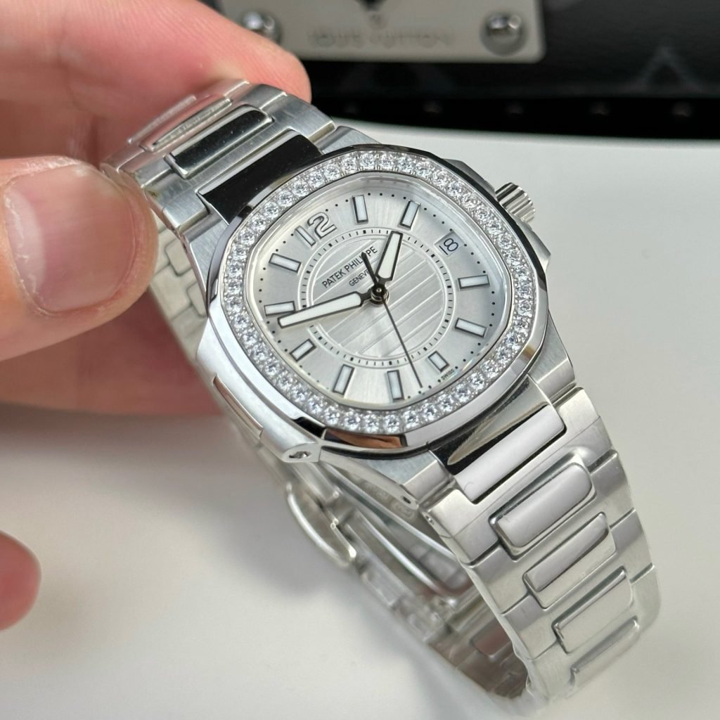 Patek Philippe Watch Nautilus 7010 Womens White Dial 32mm - Image 3