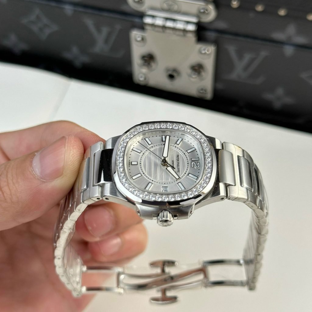 Patek Philippe Watch Nautilus 7010 Womens White Dial 32mm - Image 4