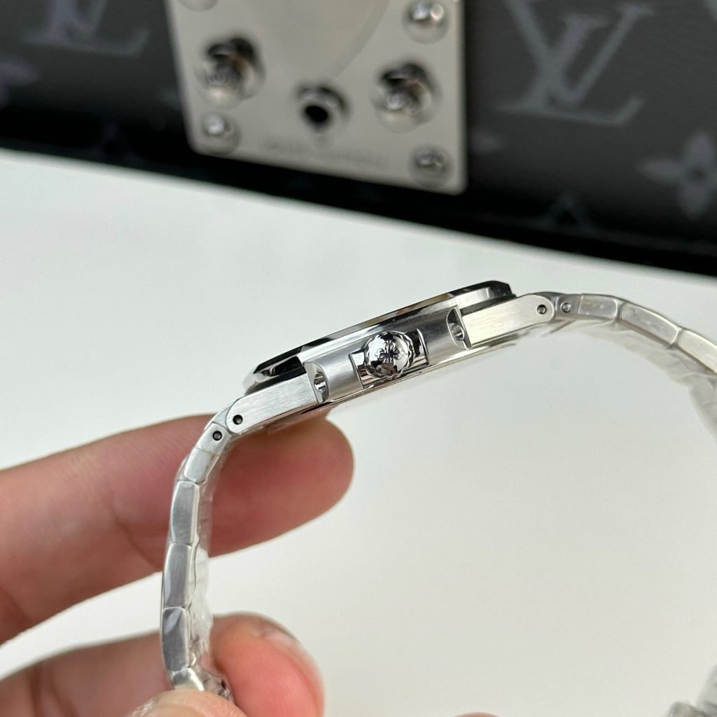 Patek Philippe Watch Nautilus 7010 Womens White Dial 32mm - Image 6