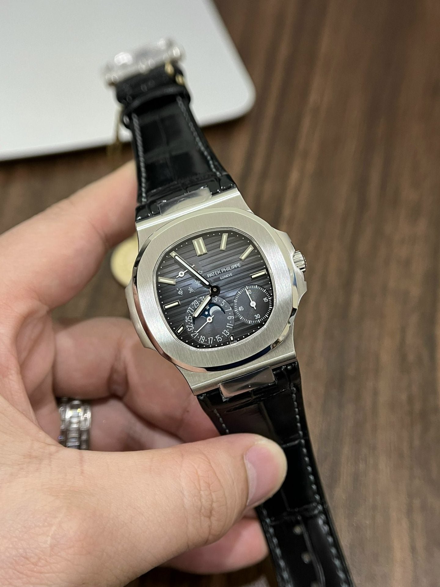 Patek Philippe Watch Nautilus 5712 Blue Dial Leather Strap 40mm - Image 2