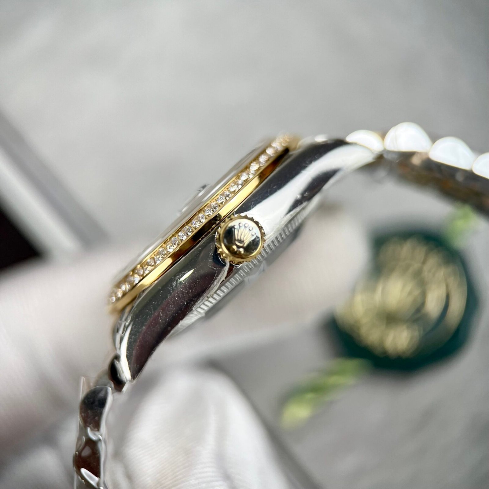 Rolex Watch Date Just Mother of Pearl Dial Demi Gold Dial 31mm - Image 4