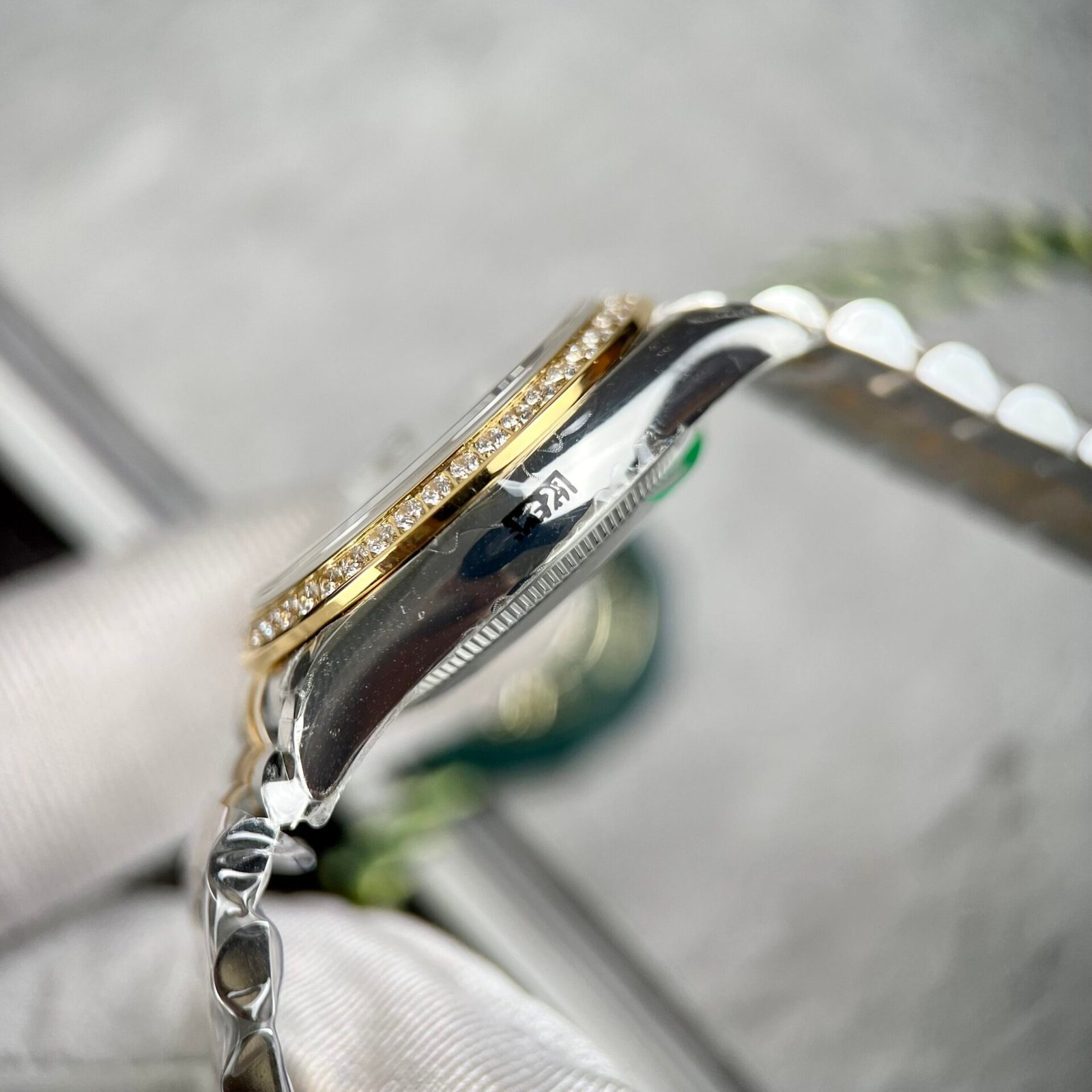 Rolex Watch Date Just Mother of Pearl Dial Demi Gold Dial 31mm - Image 3