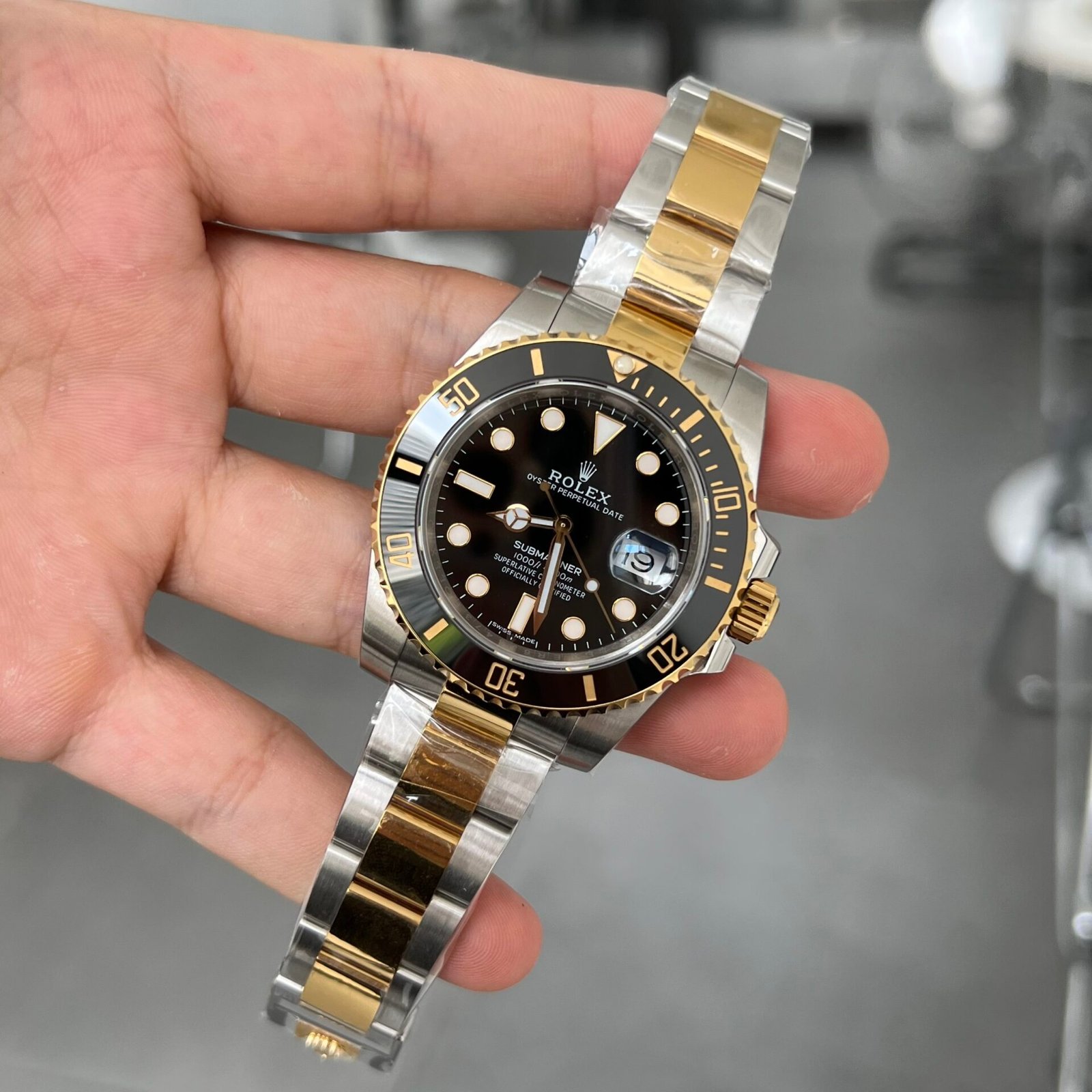Rolex Submariner Watch Black Dial 41mm - Image 2