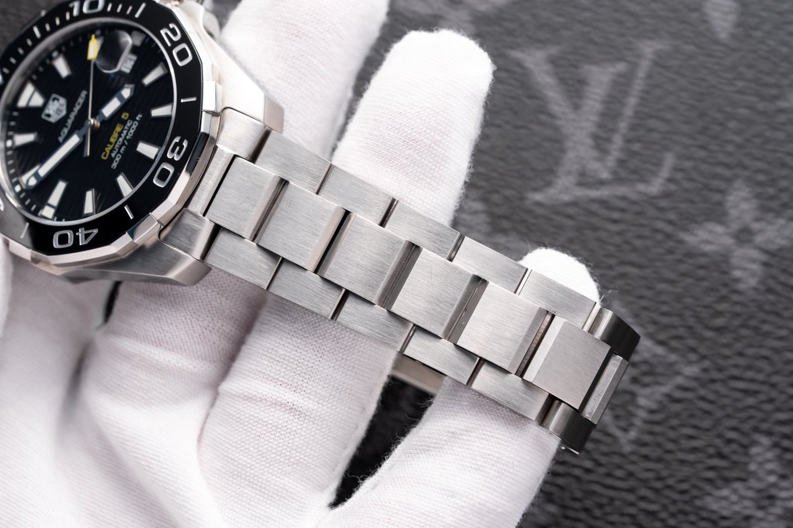 Tag Heuer Aquarace Watch Black Dial Metal Strap 41mm - Image 7