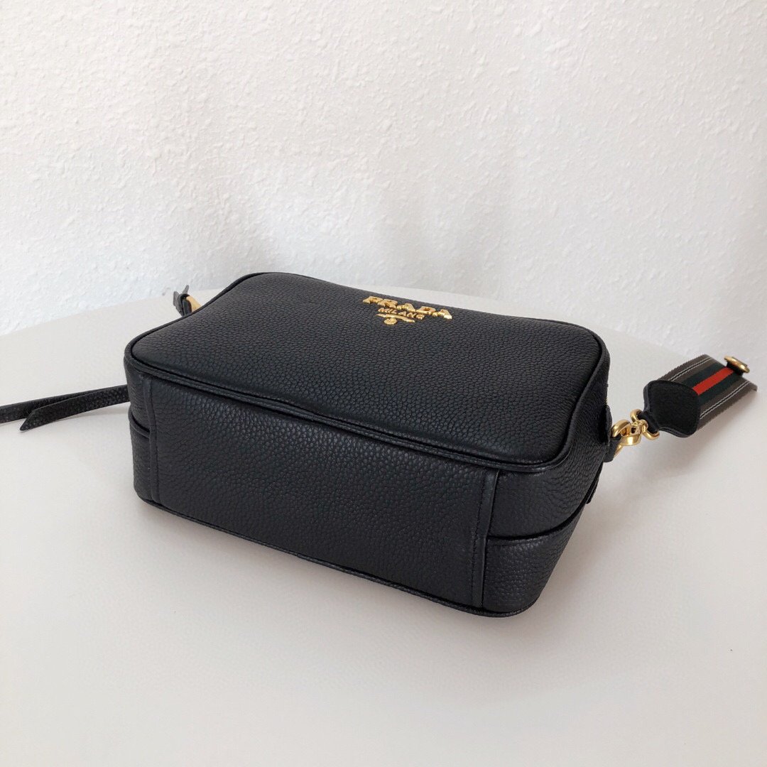 Prada Medium Camera Bag With Gold Tone Hardware In Black For Women 8.6in/ 22cm - Image 5